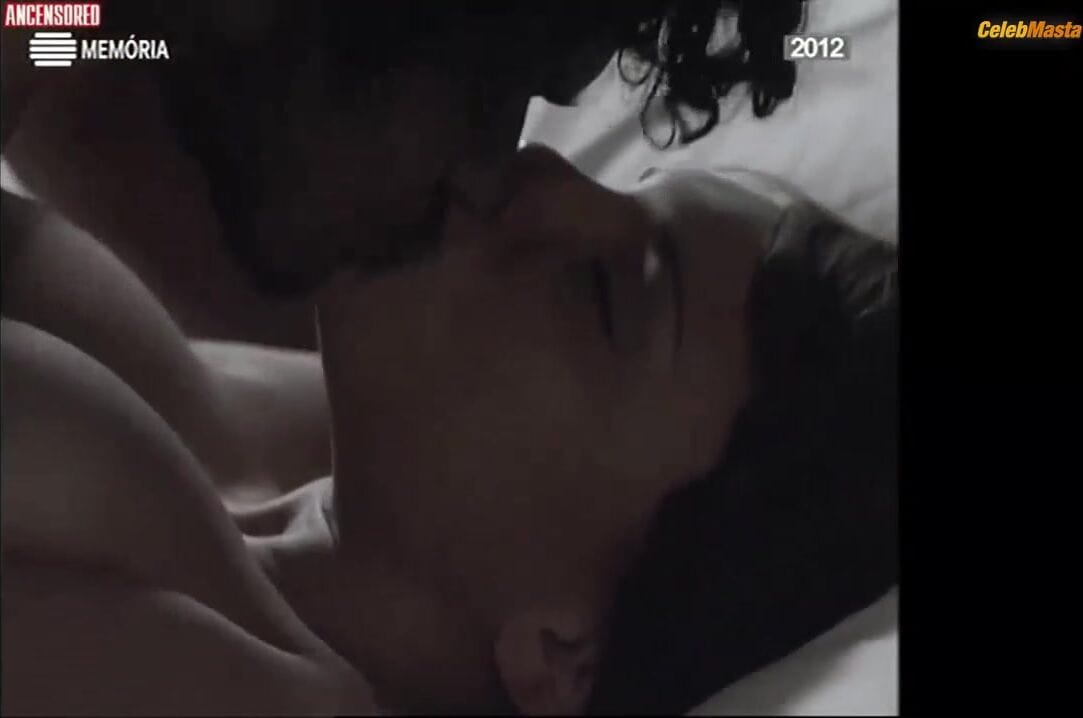 Filipa Areosa Boobs Scene in Os Filhos Do Rock