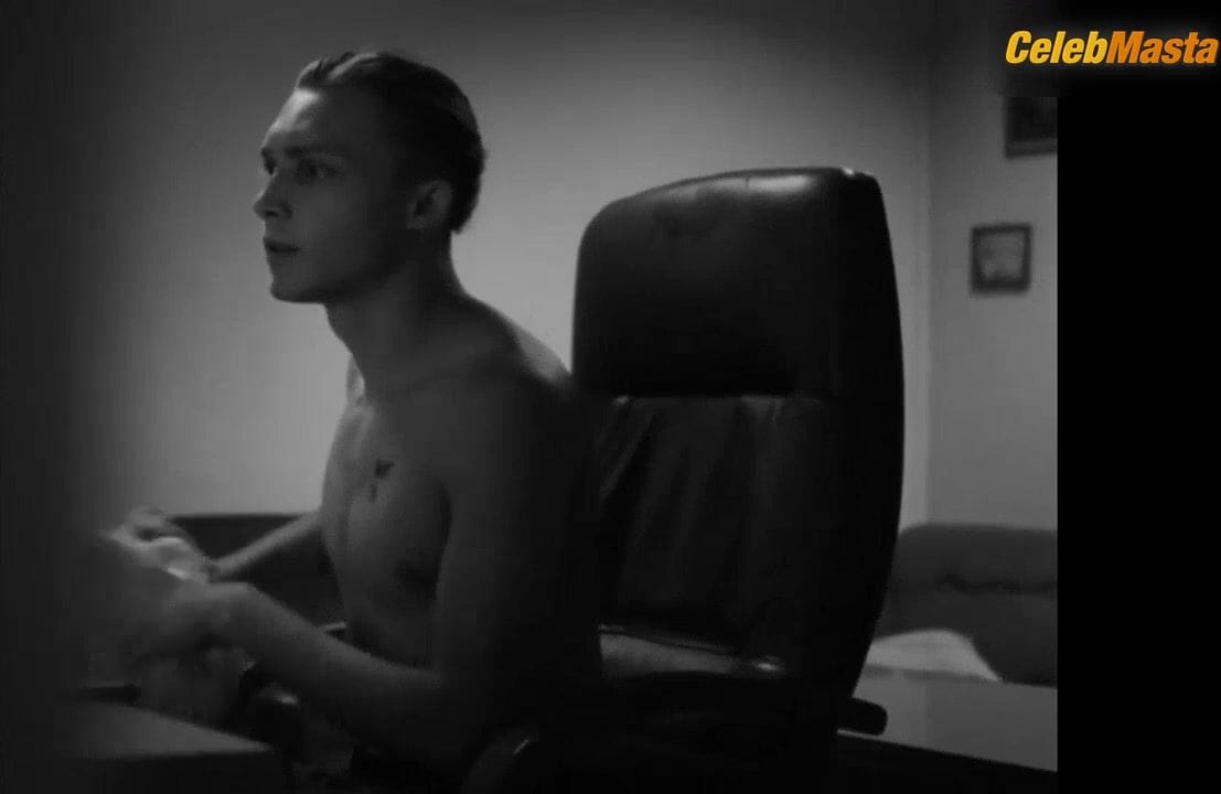 Magdalena Dwurzynska's Tits Scene in Lockdown
