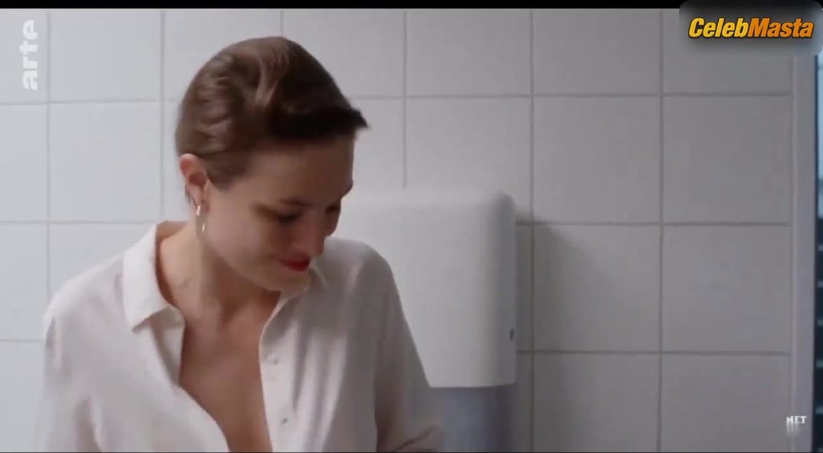 Franziska Hartmann Tits, Swimsuit Scene from Sterne Uber Uns