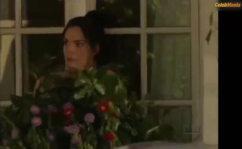 Scarlet Ortiz Sexy Scene from Amas De Casa Desesperadas