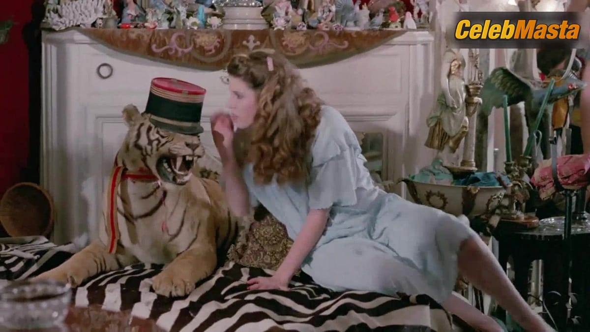 Siobhan Hunter and Ashley Welles' Real Sex, Booty Scene in Pretty Peaches 2