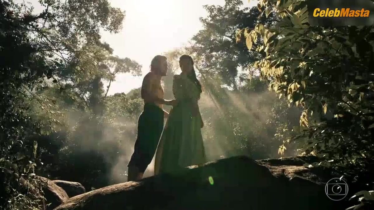 Andreia Horta Reveals Butt and Boobs in a Scene from Liberdade, Liberdade