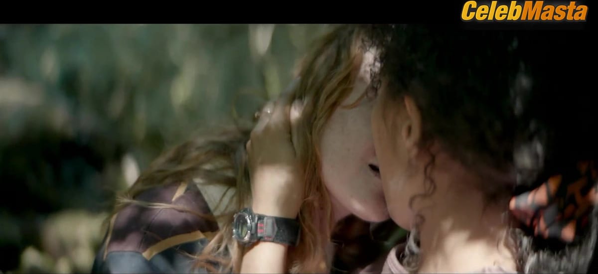 Jasmin Savoy Brown and Liv Hewson Bare All in Yellowjackets Lesbian Scene