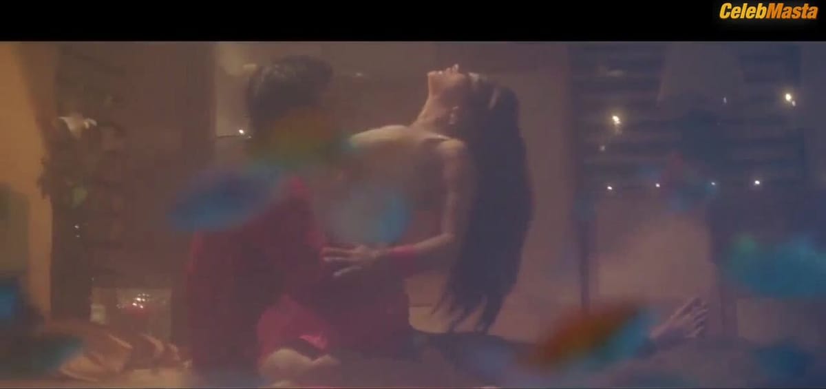 Sunny Leone Sexy Scene from Beimaan Love