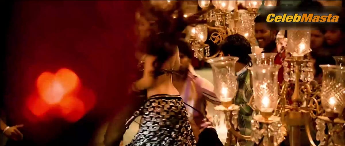 Sunny Leone's Sexy Scene from Shootout At Wadala