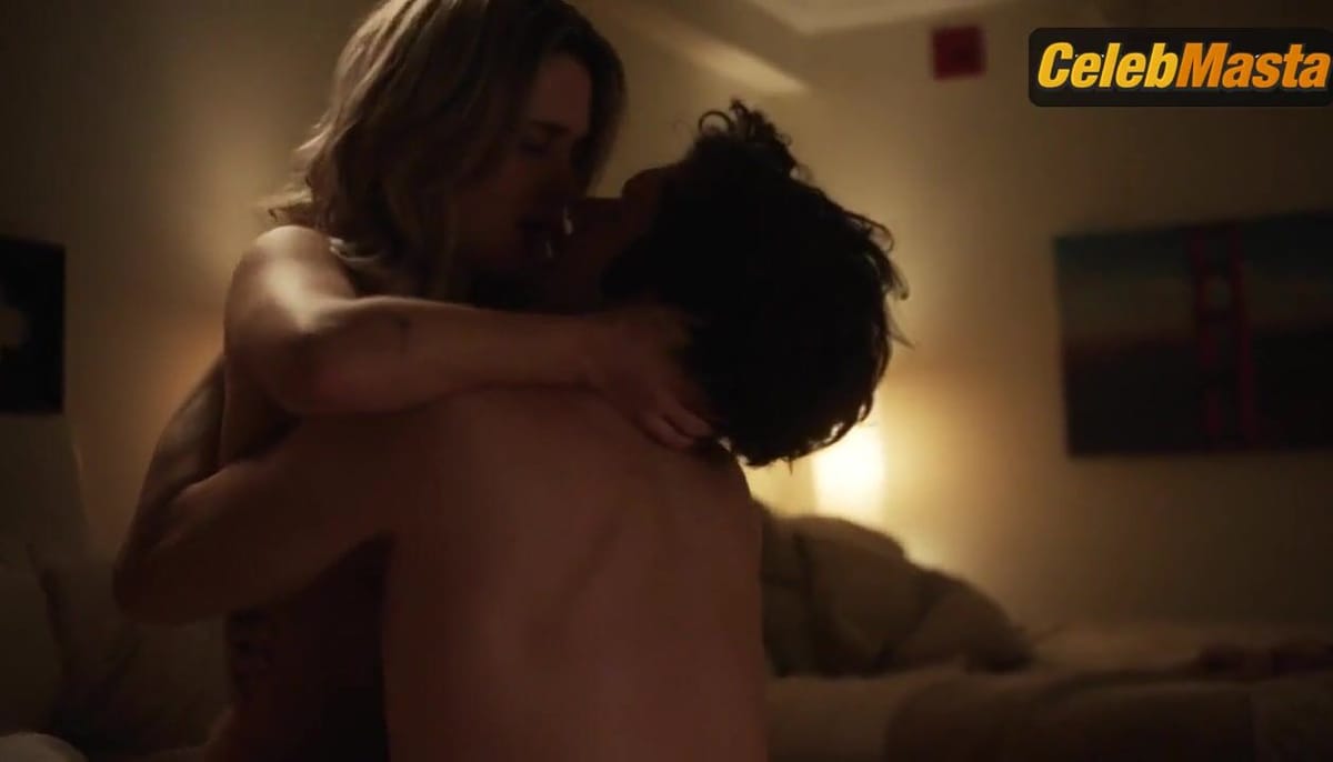 Addison Timlin nude/sexy scene in Startup