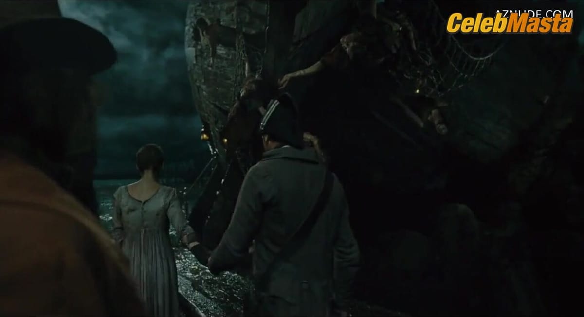 Anne Hathaway Bares Boobs Scene in Les Miserables