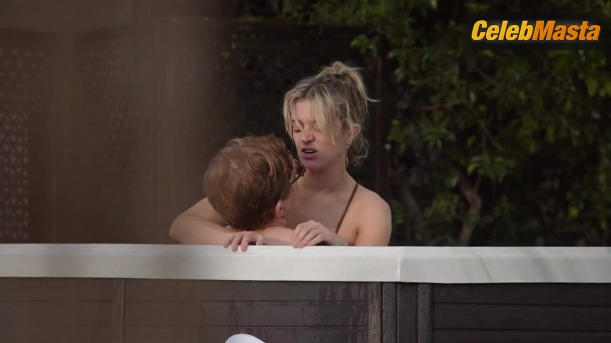 Chelsea Frei Swimsuit Scene from The Paper