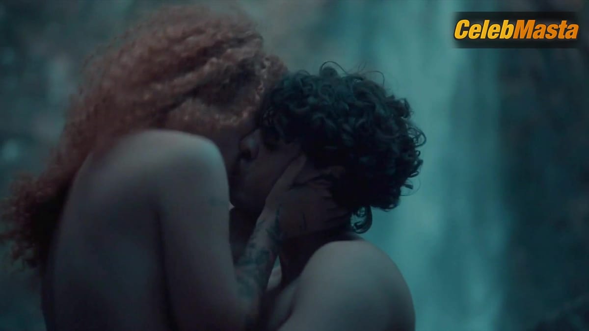 Leticia Vieira's Boobs Scene in Vermelho Sangue