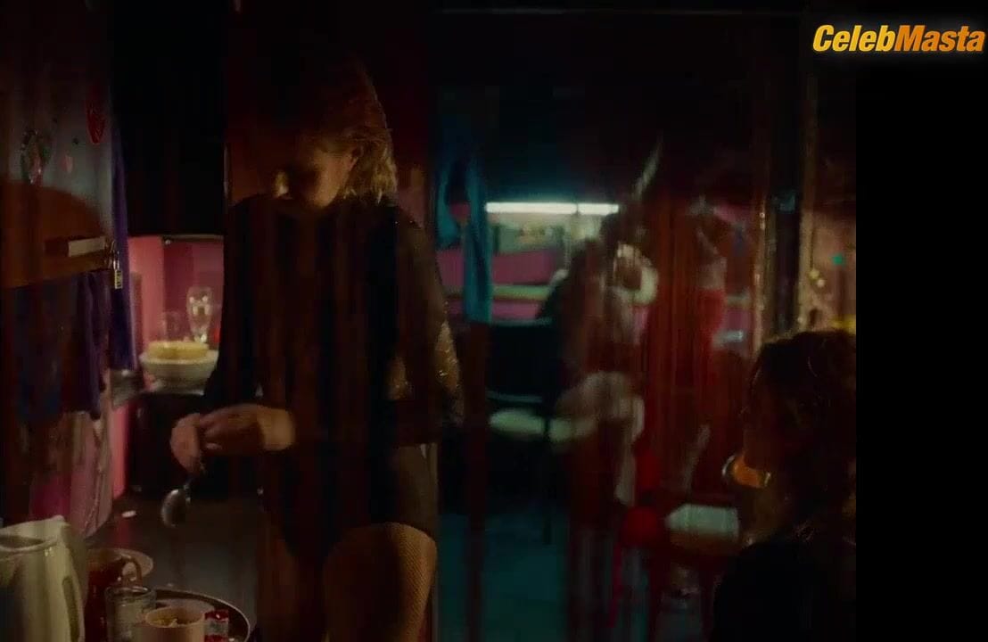Anna Mrozowska and Magdalena Cielecka Tits Scene from Mialo Cie Nie Byc