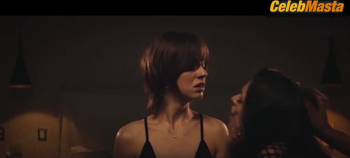 Mariana Di Girolamo and Antonia Giesen's Sexy Scene from La Veronica