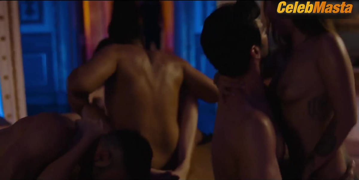 Marta Zubiria and Aria Bedmar's Boobs Scene in A Que Estas Esperando?