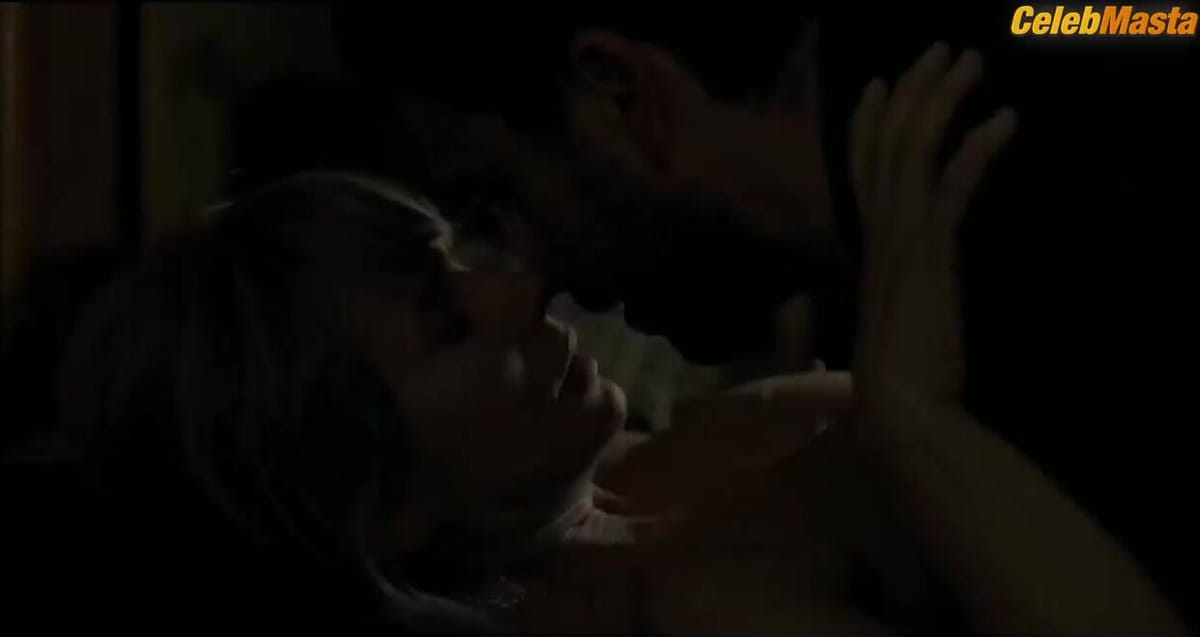 Magdalena Cielecka's Tits Scene in Dark, Almost Night