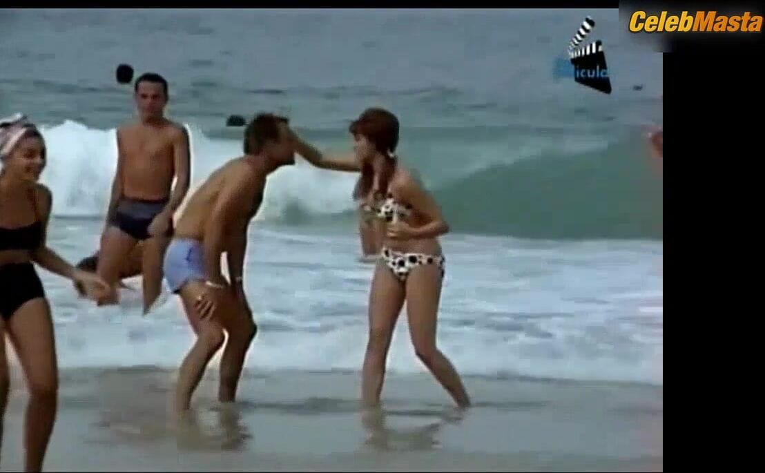 Julissa Swimsuit Scene from Juego Peligroso