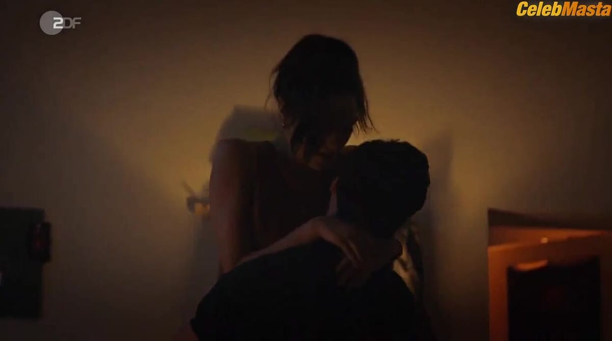 Asli Melisa Uzun Sexy Scene from Blutige Anfanger