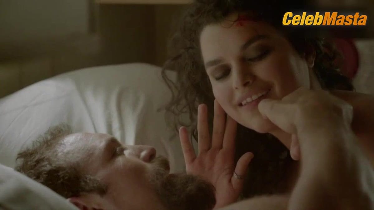 Eve Harlow's Sexy Scene from Bitten