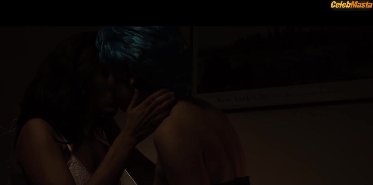 Giovanna Caner and Priscila Buiar Lesbian, Booty Scene from Parodiar Filmes Azul E A Cor Mais Quente