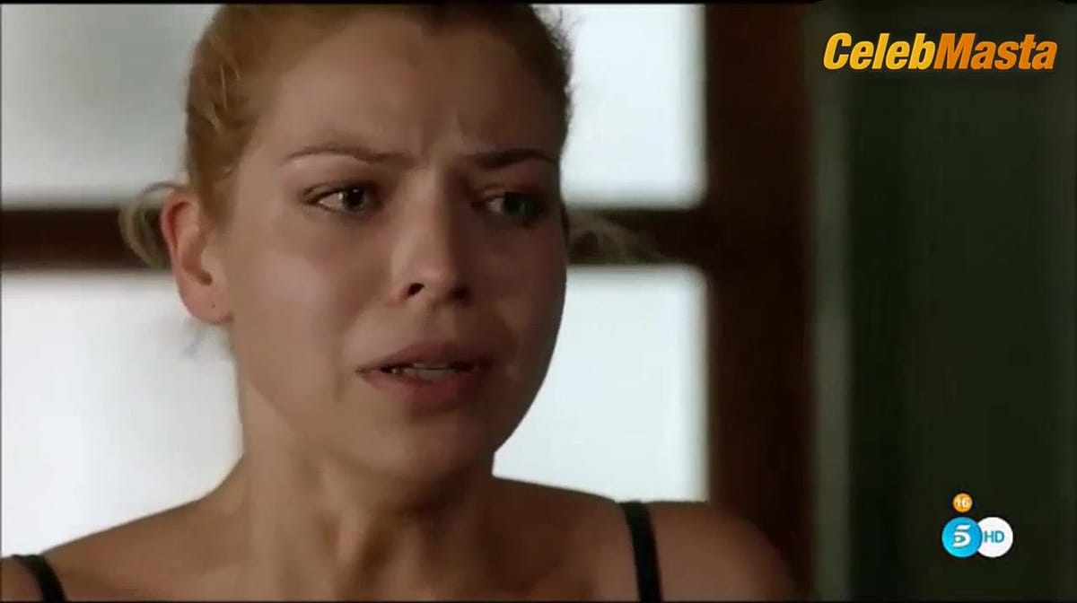 Thais Blume's Boobs Scene in El Principe