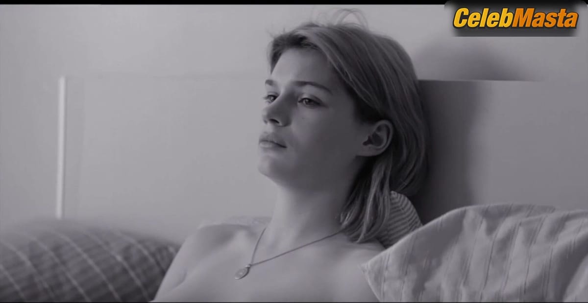 Aminthe Audiard's Boobs Scene in Morlaix