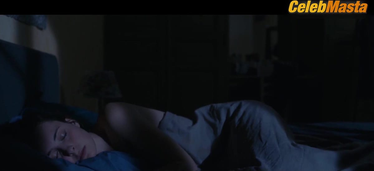 Alexandra Cismondi and Salome Richard's Lesbian Scene in Larsen