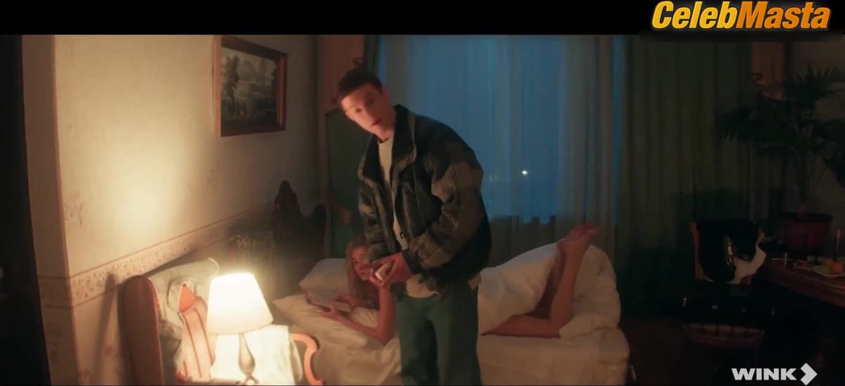 Anastasia Ukolova and Tanya Struzhenkova's Underwear Scene in Kombinatsiya