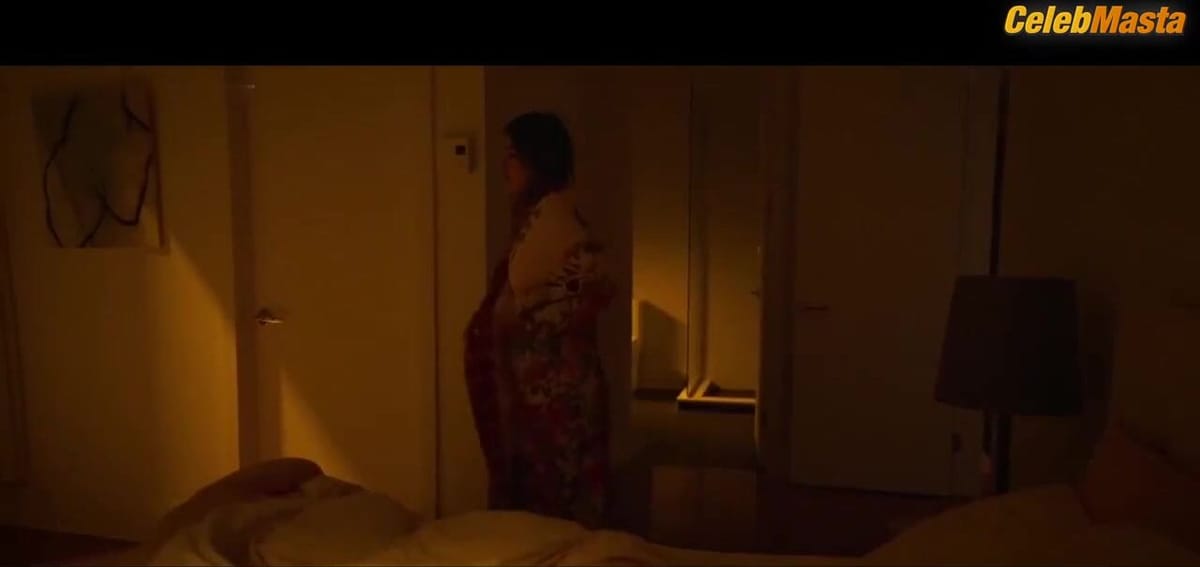 Maripier Morin's Ass, Tits Scene in La Chute De L'empire Americain