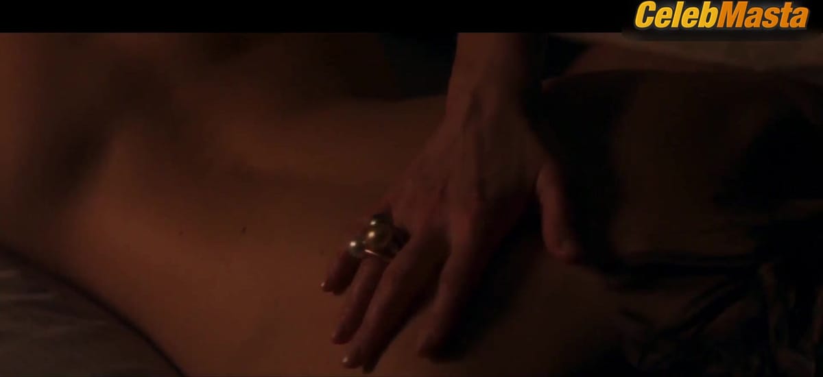 Maripier Morin and Lara Fabian's Lesbian Scene from Arlette