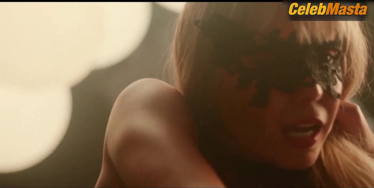 Sofia Arruda's Booty, Boobs Scene in O Clube