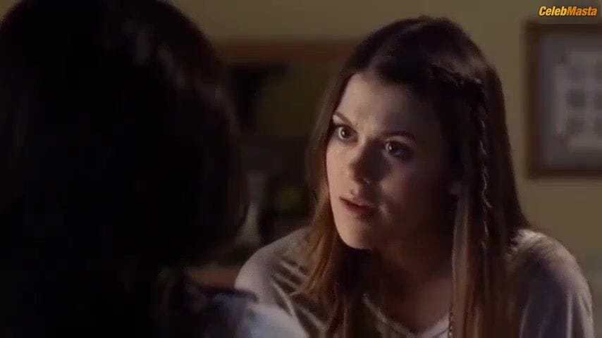 Shay Mitchell and Lindsey Shaw's Lesbian Scene in Pretty Little Liars