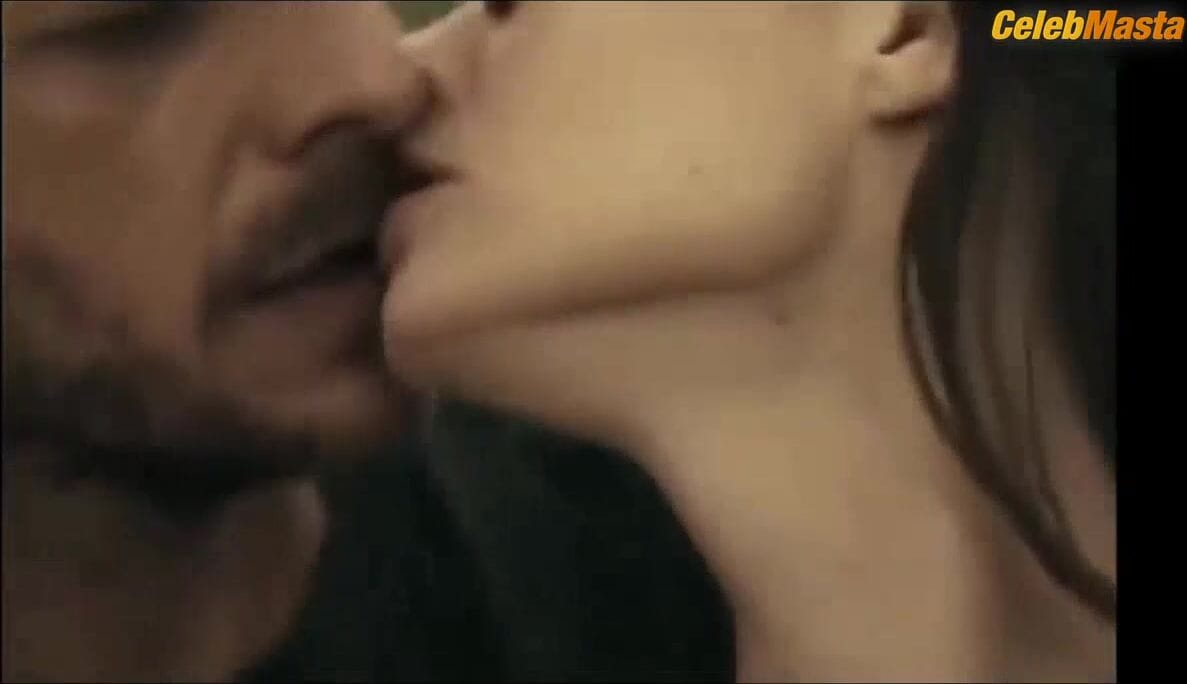 Rosanne Mulholland Sexy Scene from Menos Que Nada
