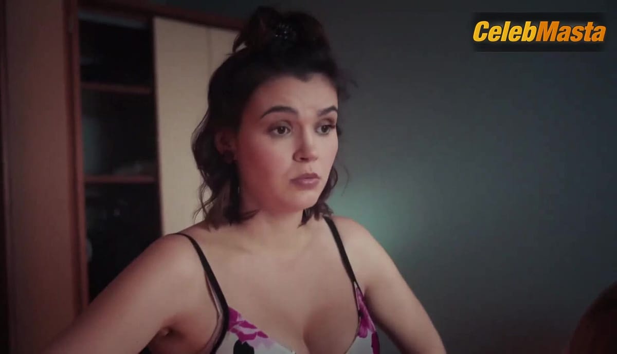 Anastasia Ukolova and Angelina Strechina Boobs Scene in Po Koleno