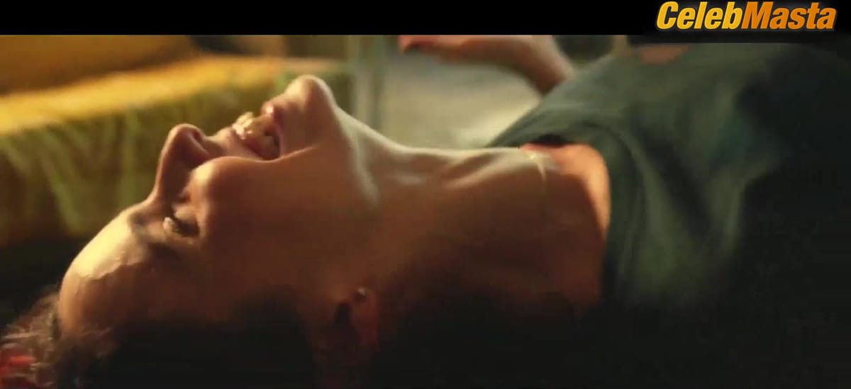 Debora Falabella Tits Scene from Depois A Louca Sou Eu