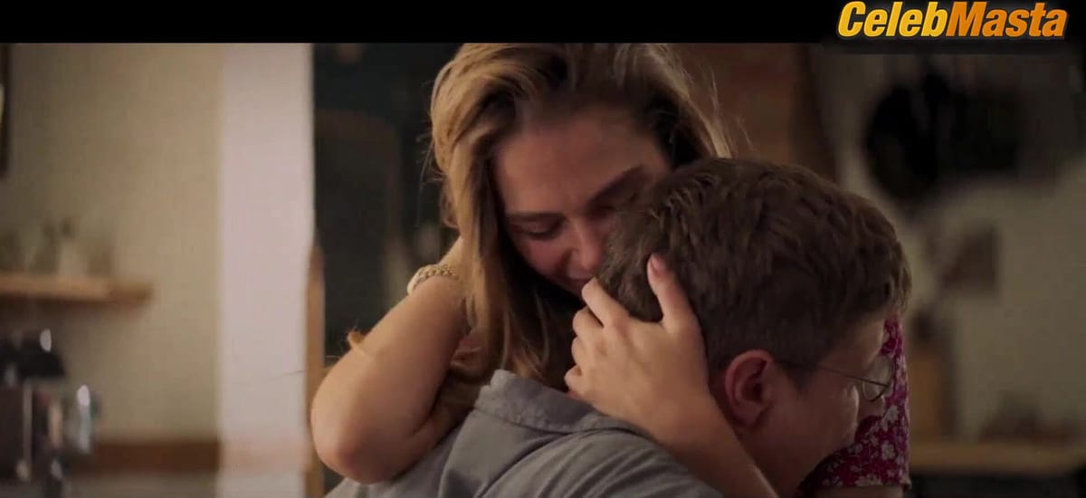 Maripier Morin Booty Scene from La Chute De L'empire Americain