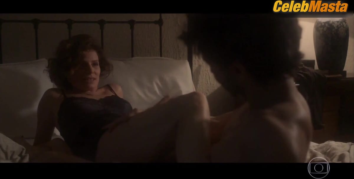 Debora Bloch's Sexy Scene from Onde Nascem Os Fortes