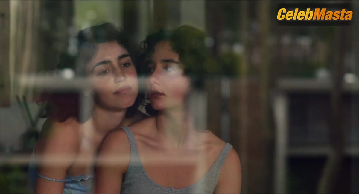 Carolina Amaral and Leonor Vasconcelos Lesbian, Booty Scene in Bad Living