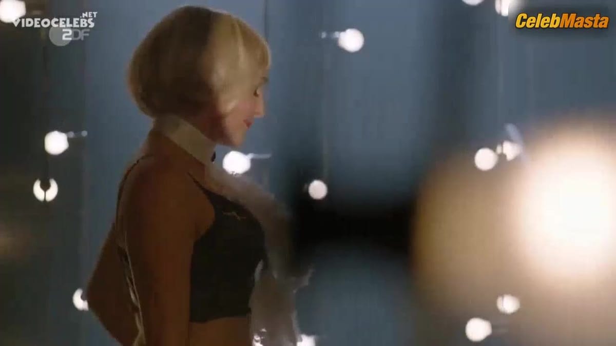 Tanja Wedhorn's Boobs, Underwear Scene in Fritzie - Der Himmel Muss Warten