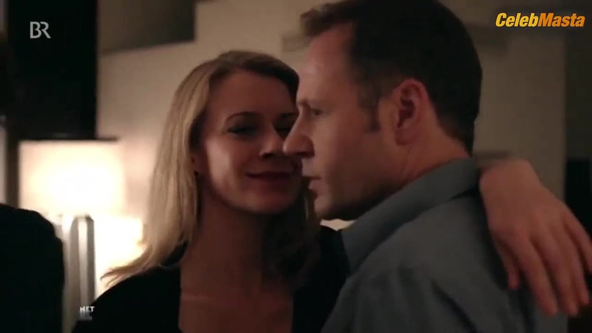 Caroline Peters Tits and Underwear Scene in Seitensprung Mit Freunden