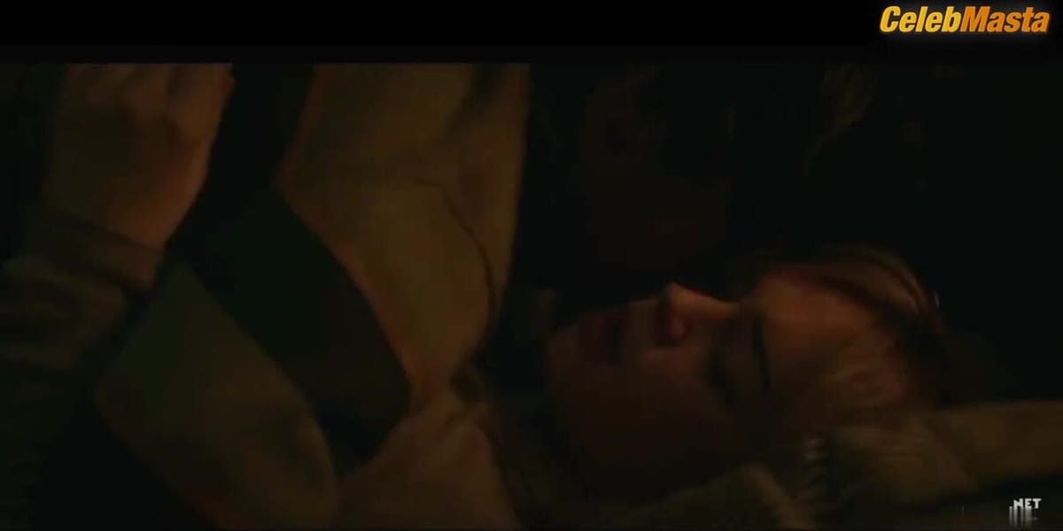 Sophie Thatcher's Sexy Scene in Yellowjackets
