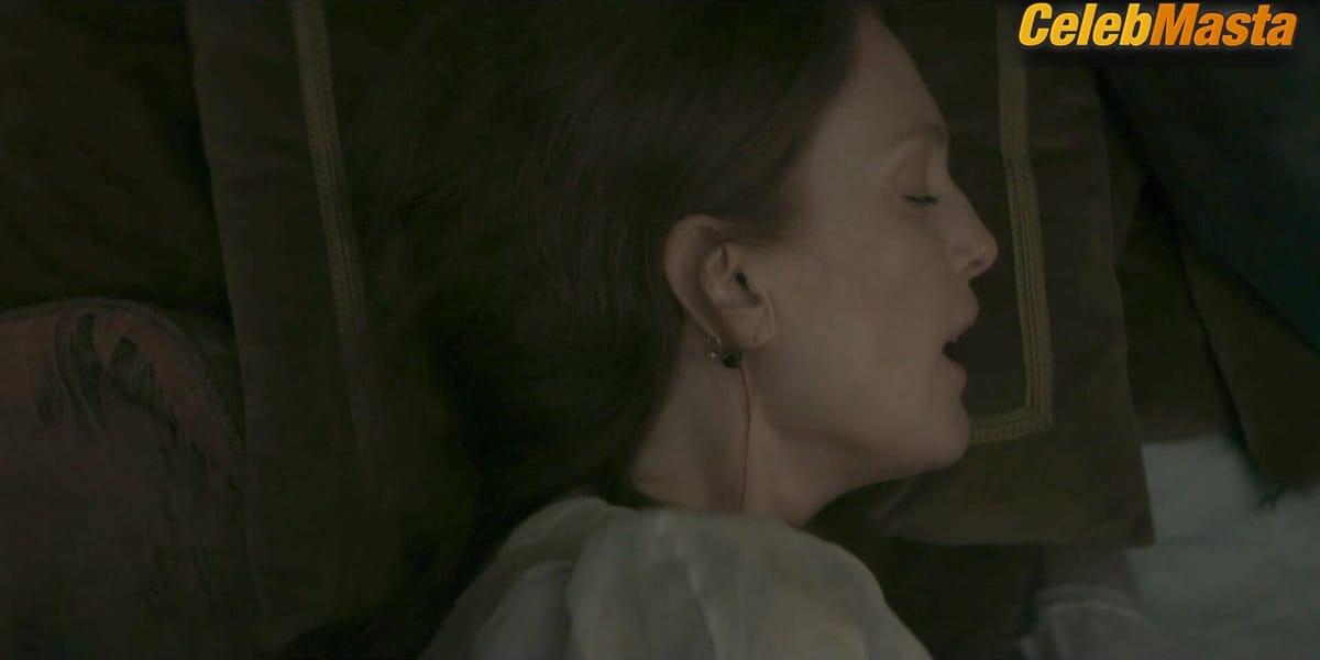 Julianne Moore and Niamh Algar's Lesbian Scene in Mary & George