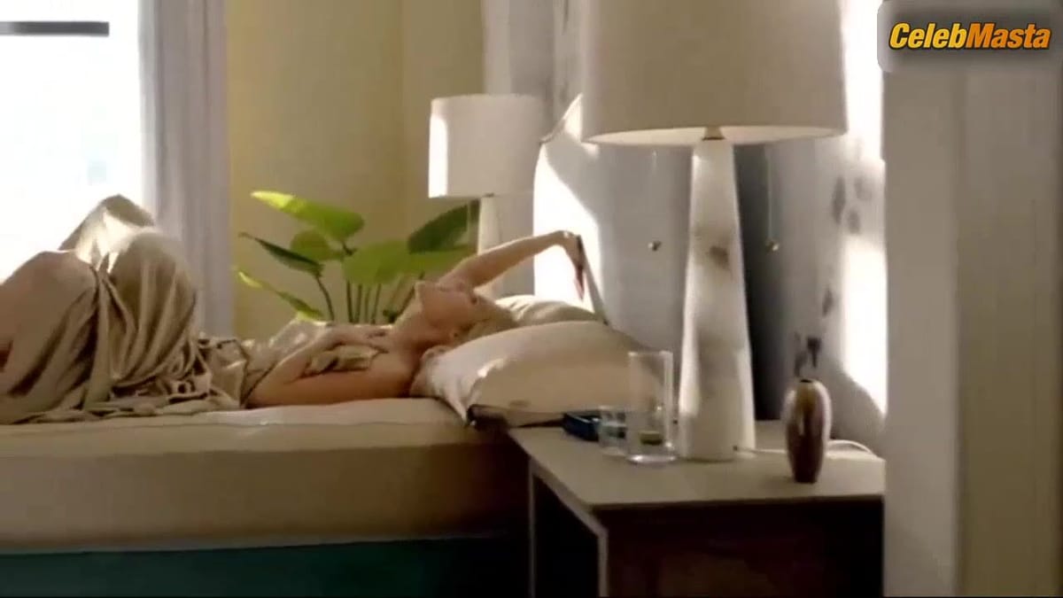 Rachael Taylor's Sexy Scene in Jessica Jones
