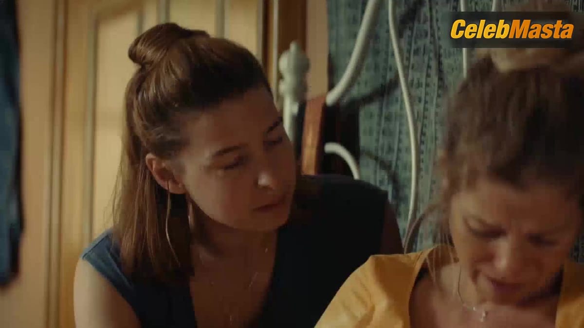 Hilde Dalik Tits Scene from Alles Finster