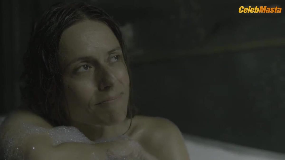 Itziar Ituno Flaunts Booty, Tits Scene in La Casa De Papel