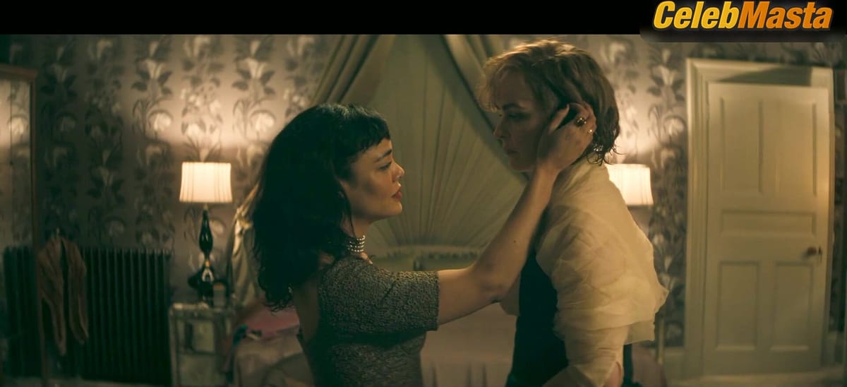 Nina Hoss and Tessa Thompson's Lesbian Scene in Hedda