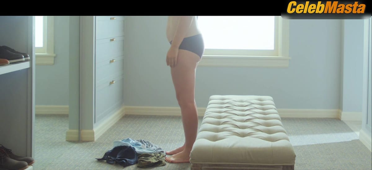 Jillian Bell nude/sexy scene in Brittany Runs A Marathon