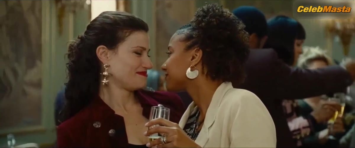 Idina Menzel and Tracie Thoms' Lesbian Sex Scene in Rent