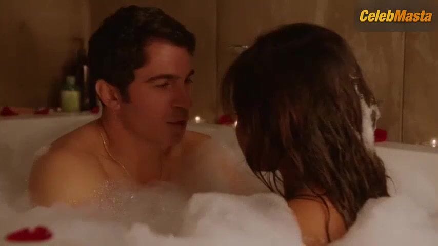 Mindy Kaling's Sexy Scene in The Mindy Project