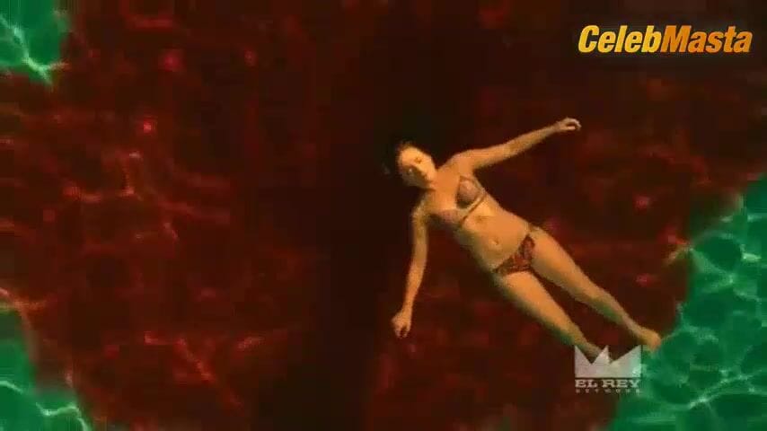 Madison Davenport Swimsuit Scene in From Dusk Till Dawn The Series
