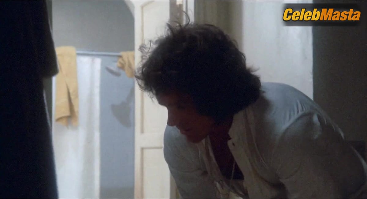 Lee Grant's Tits Scene in Shampoo
