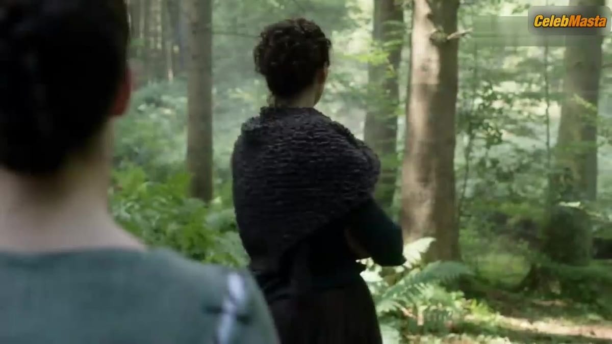 Laura Donnelly Bares Boobs Scene in Outlander