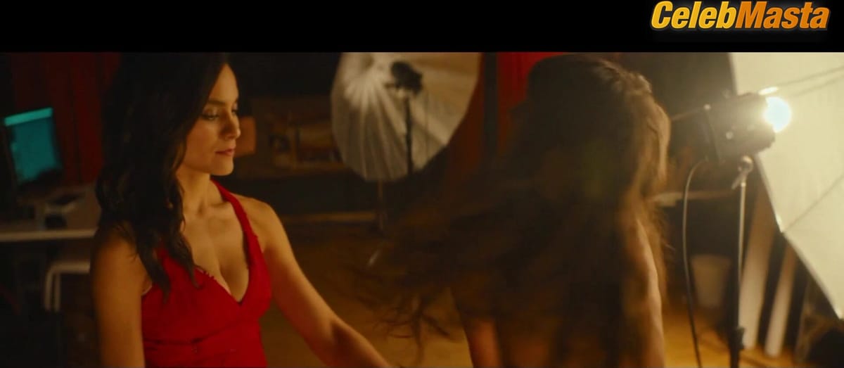 Maiara Walsh Underwear Scene from Bight